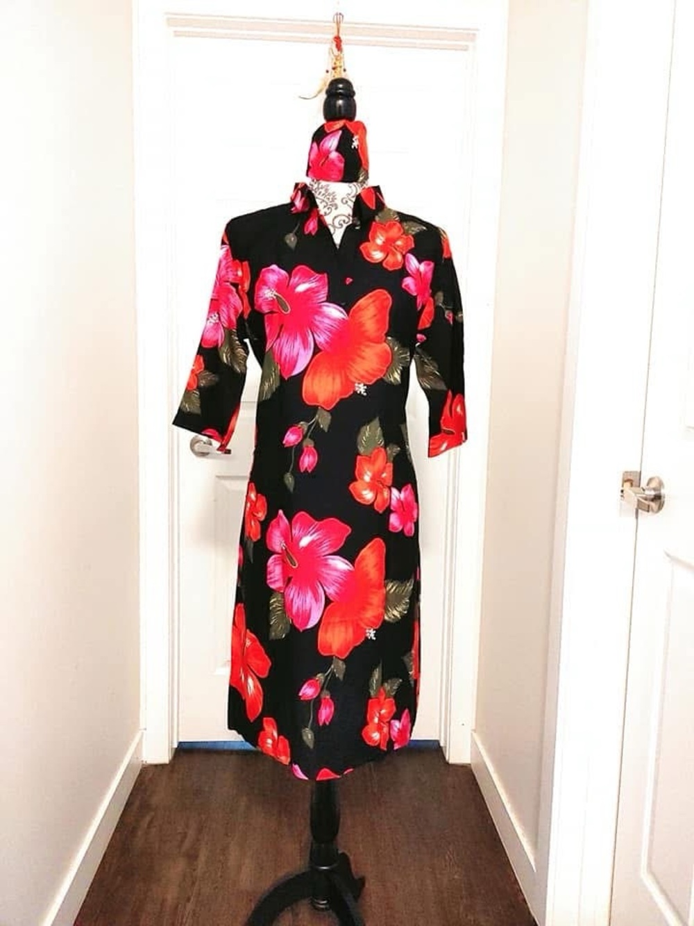 Elegant Floral Long Sleeve Dress - Black with Red & Pink Blooms